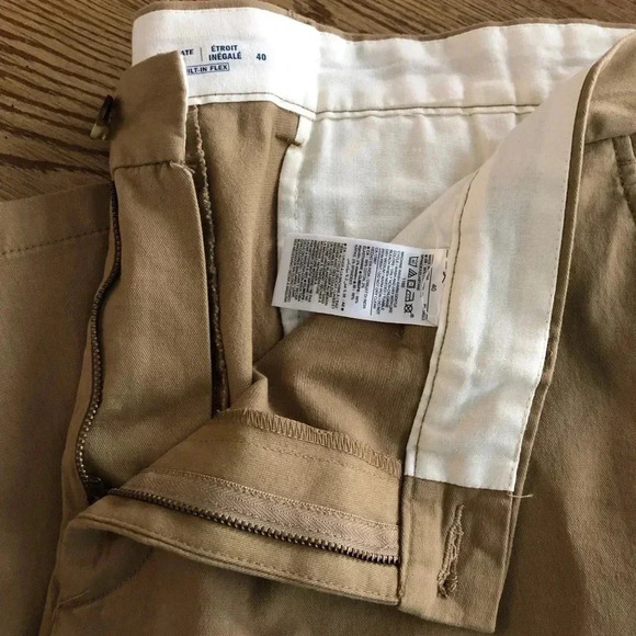 Old Navy Ultimate Slim Built in Flex Shorts - Picture 6 of 7